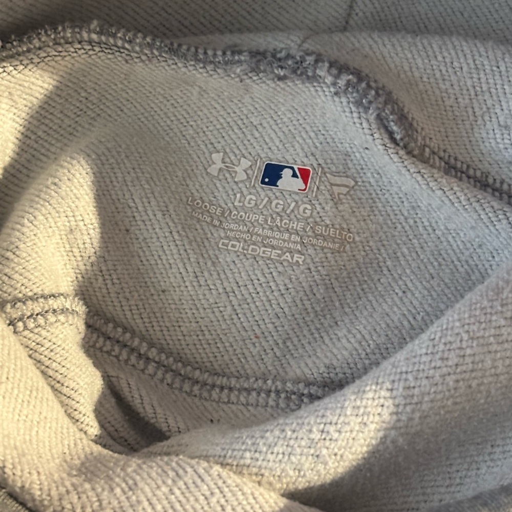 Under Armour EUC Women’s Grey Sweatshirt - Picture 4 of 4